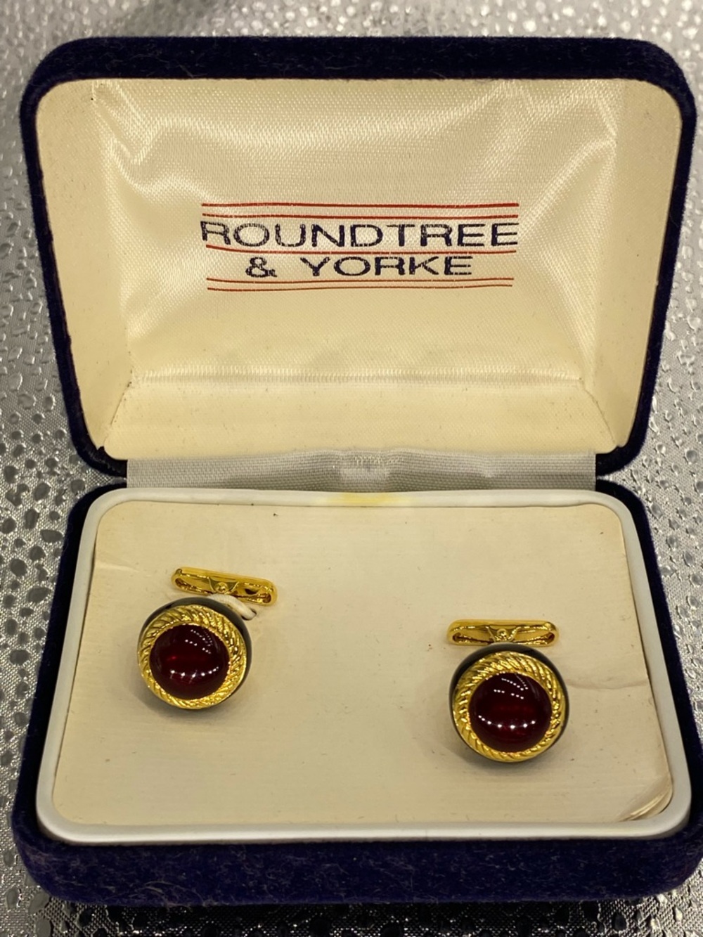 ^*^ Roundtree & Yorke ^^^ Gold-Tone Cufflinks with Deep Red Cabochons